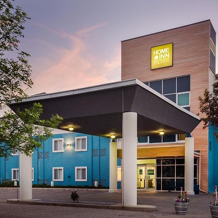 Home Inn Medicine Hat Exterior foto