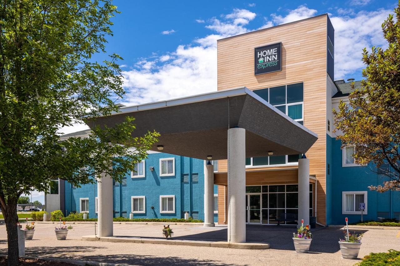 Home Inn Medicine Hat Exterior foto