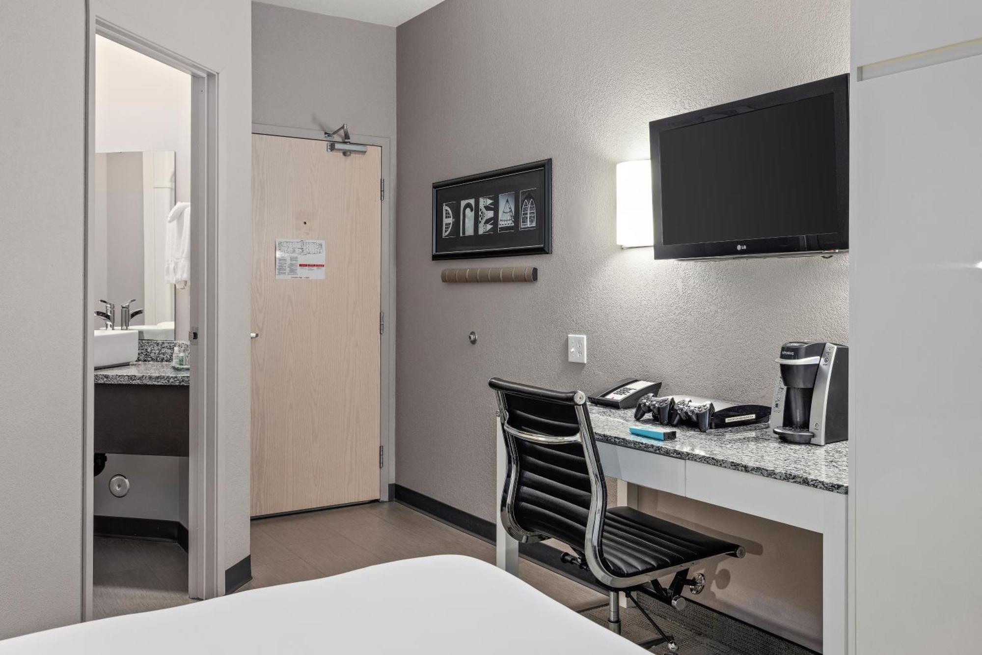 Home Inn Medicine Hat Exterior foto