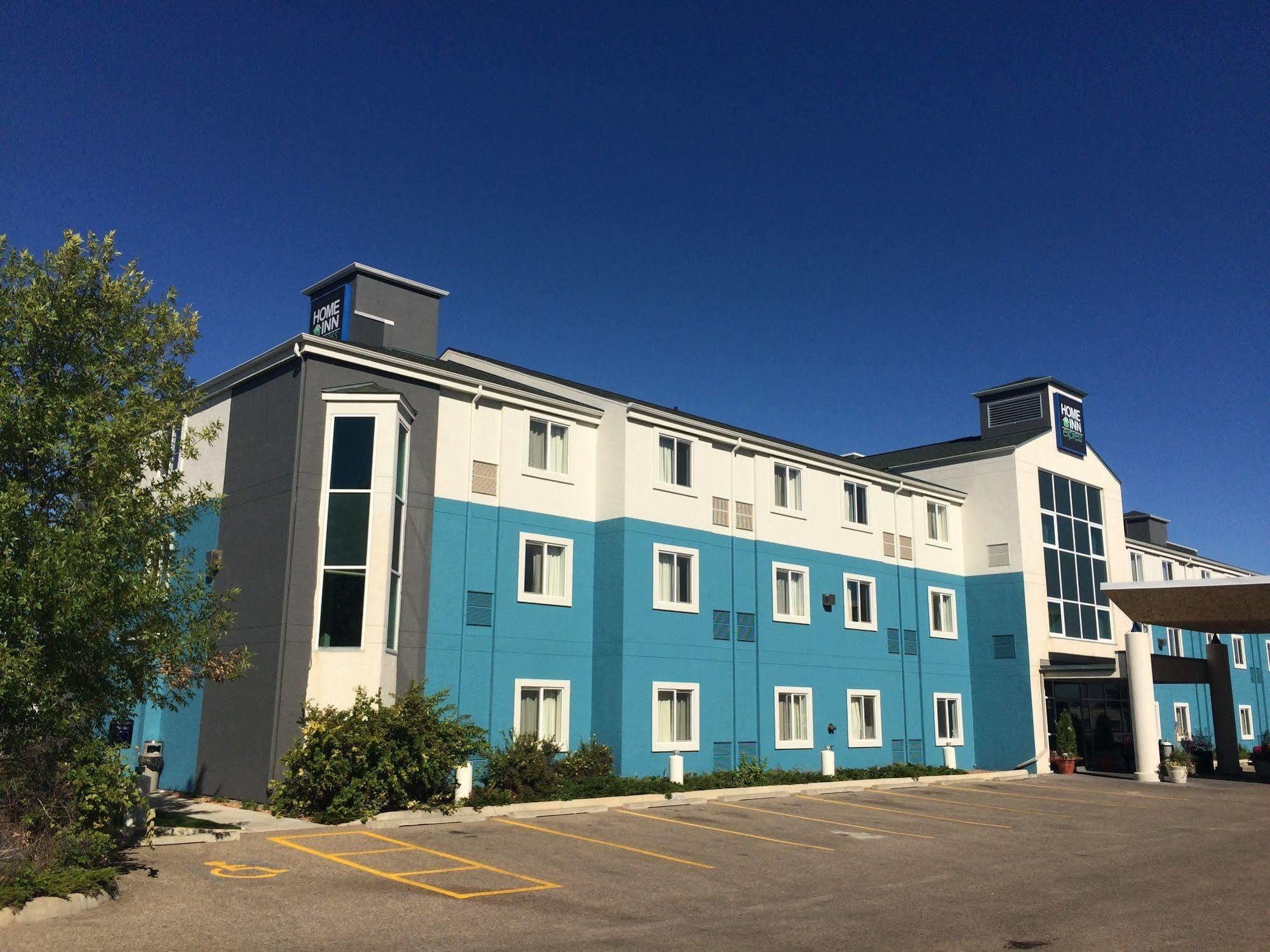 Home Inn Medicine Hat Exterior foto